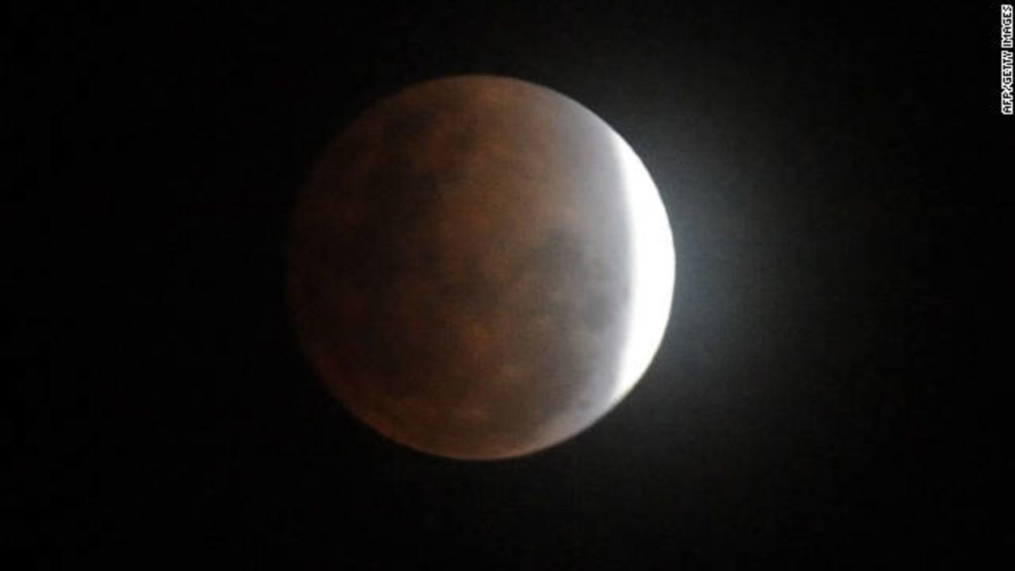 La Luna quedará parcialmente cubierta por la sombra terrestre durante el Eclipse Lunar de agosto.jpg